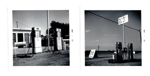 Fotos encontradas bombas de gasolinera Monahans Texas J.J. Taylor 1962 blanco y negro 2 instantáneas - Imagen 1 de 2