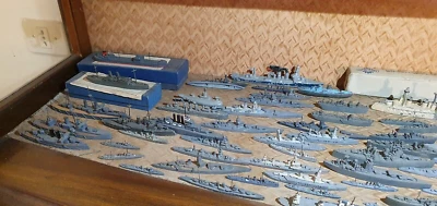 Modellini navi da guerra a chiglia piatta collezione completa di 175 pezzi - Immagine 1 di 4