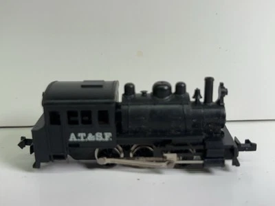 N Scale Life Like AT&SF Engine All Wheel Drive 0-6-0 - Image 1 of 4