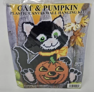 Design Works Cat & Pumpkin Halloween Wall Hanging Plastic Canvas Craft Kit NEW - Picture 1 of 2