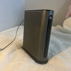 Motorola 8x4 Docsis 3.0 Cable Modem Plus N450 Router Model MG7315 - Picture 1 of 3