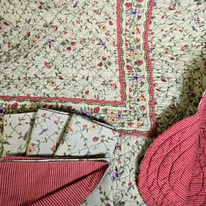 Quilted Reversible Square Table Topper Throw Blanket + 4 Matching Napkins Floral - Picture 1 of 15