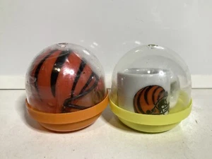 Cincinnati Bengals Miniatur Football Helm & Becher NFL Automat Kapseln - Bild 1 von 5