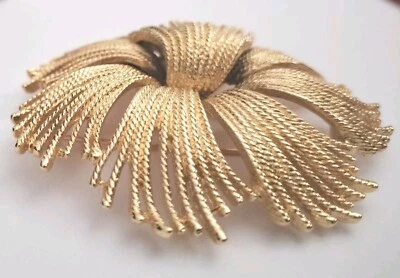 Vintage Signed MONET Cordelia Spray Gold Tone Metal Flower Pin Brooch - Image 1 of 4