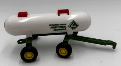 Remolque tanque de amoníaco anhidro Ertl John Deere blanco y verde fundido a presión Foto 1 de 4