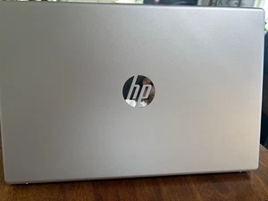 Laptop HP 15-fc0025dx 15.6" HD AMD Ryzen 5 7520U 8GB 512GB SSD Windows 11 - Imagen 1 de 5