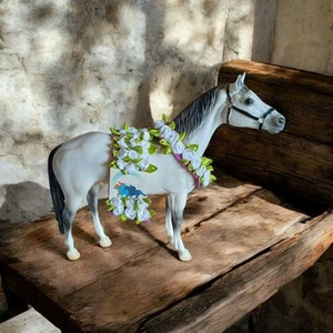 Breyer Hartland Race roses garland collar set - Picture 1 of 1