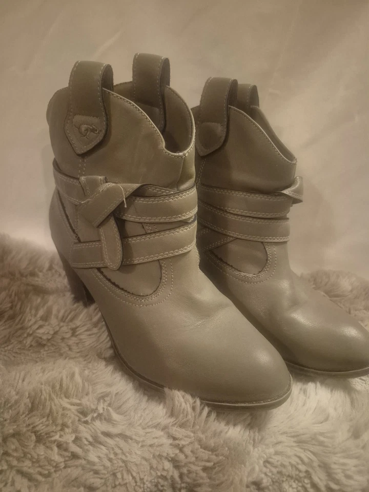Rocket Dog Women’s Ankle Boots 9.5 Taupe Faux Leather Strap Western Booties - Image 1 of 4