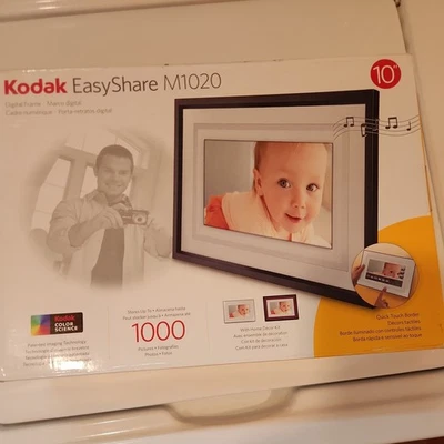 Kodak EasyShare M1020, 10 inch Quick-Touch Border Digital Picture Frame Sealed. - Image 1 of 4