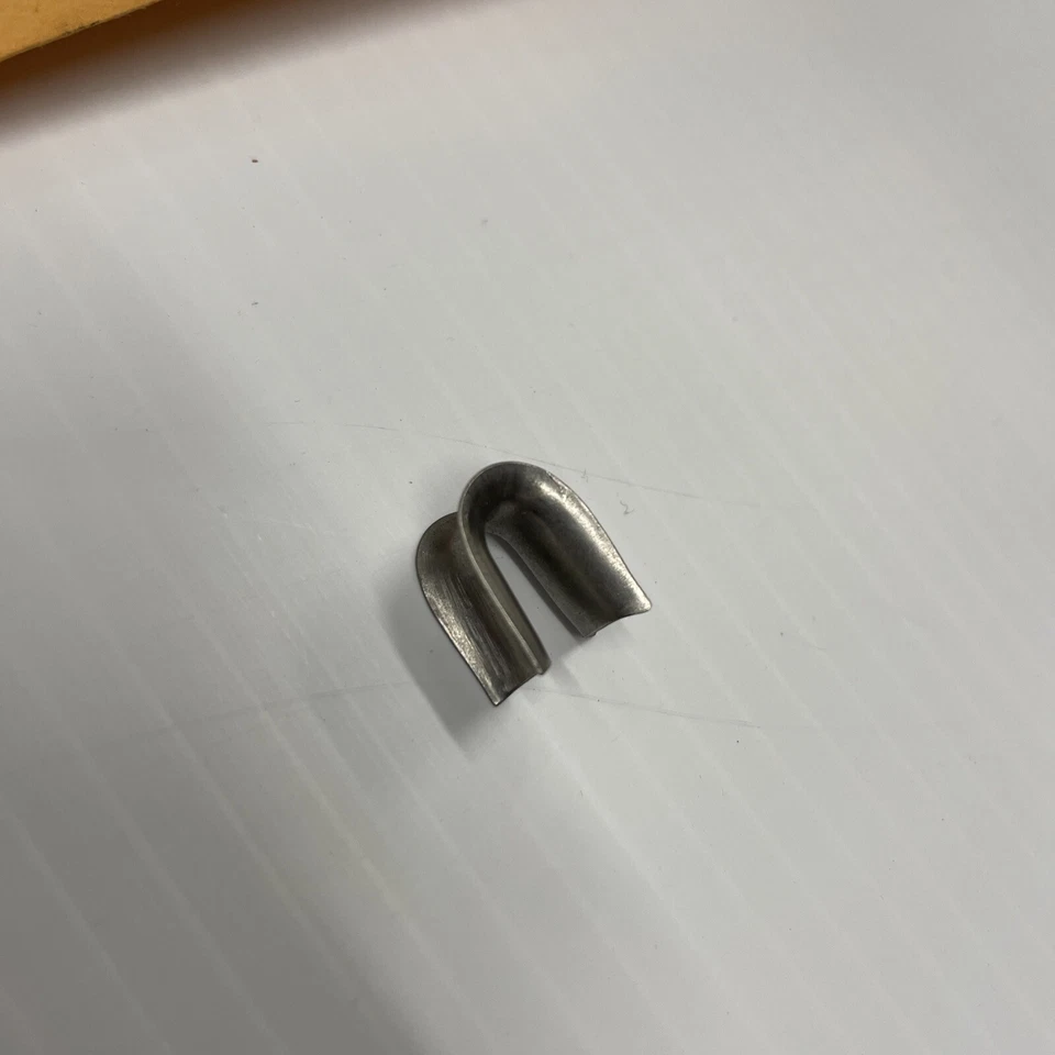 Lawn-Boy 73-8210 Eyelet Genuine OEM part - Imagem 1 de 2