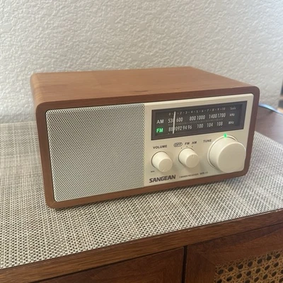 Radio de mesa Sangean WR-11 AM/FM - Gabinete de madera real - ¡Probado y funcionando! Foto 1 de 4