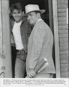 Pressefoto Terrence Malick & Martin Sheen in "Badlands" Filmszene - hcq23088 - Bild 1 von 2
