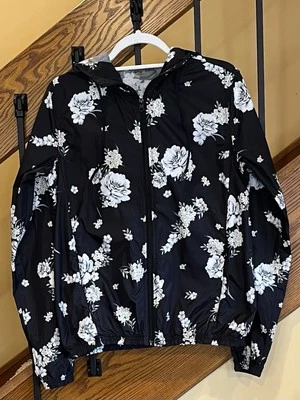 Chaqueta cortavientos Betsy Johnson Performance Wildflower/negro/talla. Pequeño Foto 1 de 4