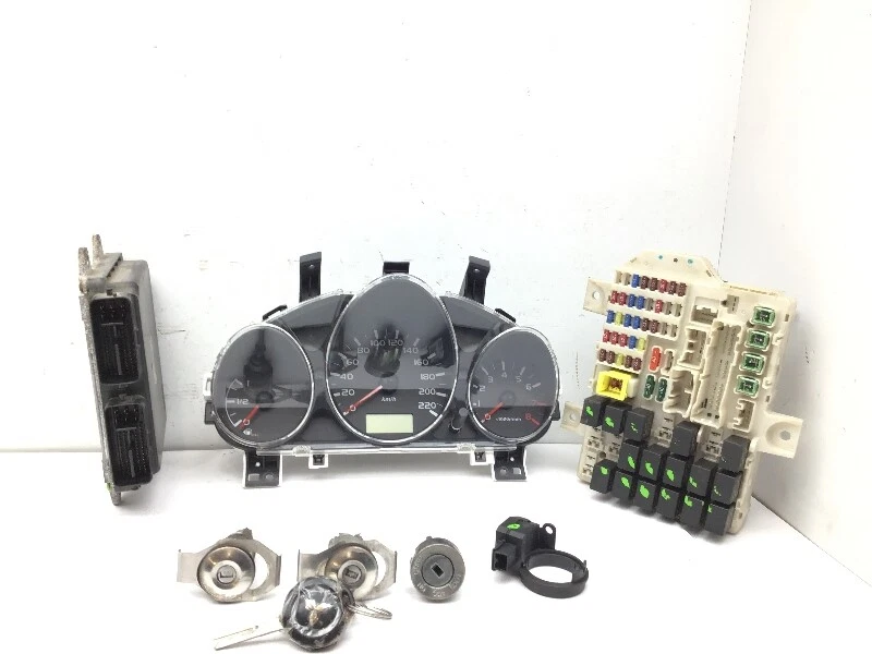 MITSUBISHI Colt VI Z2, Z3 Centralina Motore A1351509779 MR587813 Set 1.3 MPI 95P - Immagine 1 di 4