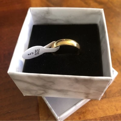 Ladies 18kt solid yellow gold 4mm classic dome wedding band NWT 5 - Image 1 of 4