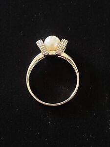 925 Sterling Silver Cultured Fresh Water Pearl Solitair With Diamond Accent Ring