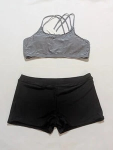 Women's Size 18 2 Piece Modest and Classy Swimsuit with Short Bottoms - Bild 1 von 11
