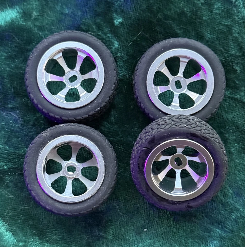 Alufelgen mit Reifen NEU Kyosho mini Z WLTOYS 969 und andere - Bild 1 von 1