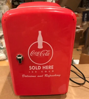 COCA COLA KOOLATRON MINI FRIGO REFRIGERATORE VINTAGE 2008 ADATTO A 6 LATTINE COCA vedi descrizione - Immagine 1 di 4