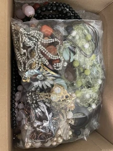 Vintage Beaded Necklace Lot Assorted Plastic Bracelet Etc Wear Repurpose Craft - Picture 1 of 16