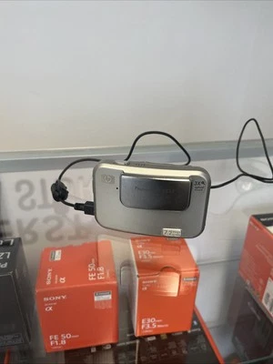 HP PhotoSmart R837 7.2MP Digital Camera - Silver NEEDS CHARGER - Image 1 of 4