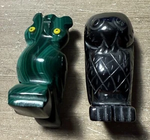 Little Figure Owls In Malachite Obsidian (small chip in malachite) - Photo 1/10