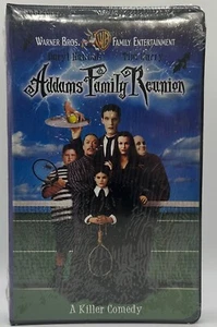 Addams Family Reunion (VHS, 1998, Muschelschale) VERSIEGELT, EINIGE RISSE AUF PLASTIK - Bild 1 von 5
