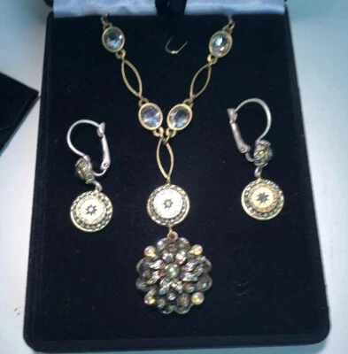 Sweet Romance Iridiscente Multi Piedra Sin Cuello y Pendientes. Hecho en Los Ángeles Foto 1 de 4