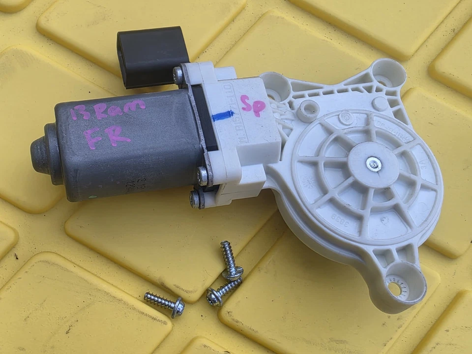 09-18 DODGE RAM 1500 PUERTA DEL PASAJERO DELANTERO VENTANA ELÉCTRICA MOTOR REGULADOR OEM PROBADO Foto 1 de 4