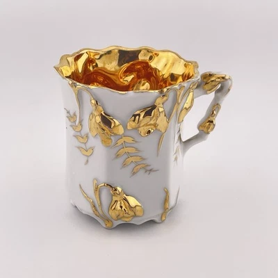 Antigua taza de té de porcelana relieve floral con detalles dorados pintados a mano numerados Foto 1 de 4