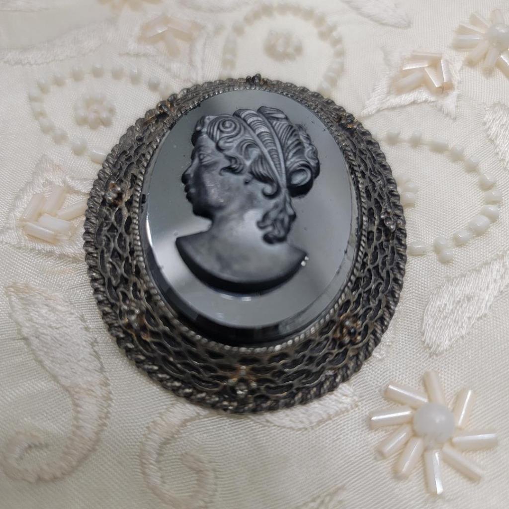 Vintage Black Glass Cameo for sale - eBay Vintage Black Glass Cameo for sale - eBay