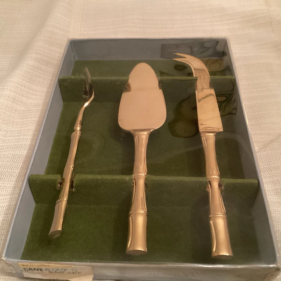 Conjunto de servir queijo vintage britânico 23 KT folheado a ouro estampado Vines Of Sheffield - Imagem 1 de 4