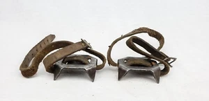 Antike Stahl Eisschuhe Stollen alte Eisangeln Wanderspikes mit Lederriemen - Bild 1 von 7