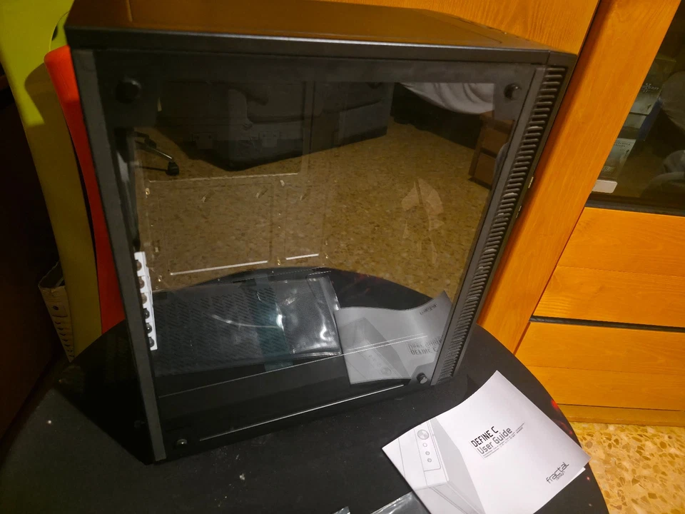 Case Fractal Design Define C Vetro Temprato - Immagine 1 di 4