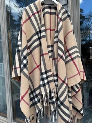 PONCHO CAPA CACHEMIR LANA BURBERRY cuadros marrón Foto 1 de 4