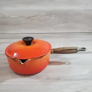 Le Creuset Orange Sauce Pan #18 with Wood Handle Pour Spout France 1.75qt Damage - Picture 1 of 15