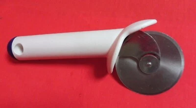 🌷🌷Tupperware Pizzaroller Pizzaschneider blau weiß🌸hochwertiges Messer🌸Pizza - Bild 1 von 4