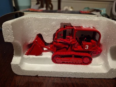 1st Gear 1/50 International 175 excavadora contra incendios Foto 1 de 4