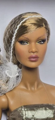 JUEGO DE REGALO INTEGRITY TOYS NU.FACE Óptica DORADA NADJA Rimas NRFB JASON WU Foto 1 de 4