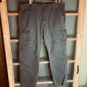 Pantalones de mezclilla cargo grises Wrangler para hombre 34x32 calce relajado utilitarios ropa de trabajo duradera - Imagen 1 de 13