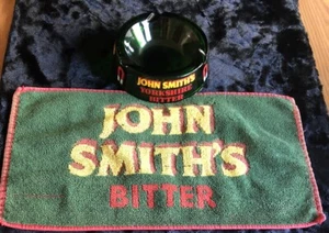 Cenicero de vidrio verde esmeralda John Smith's Bitters, con una toalla de barra - Imagen 1 de 7