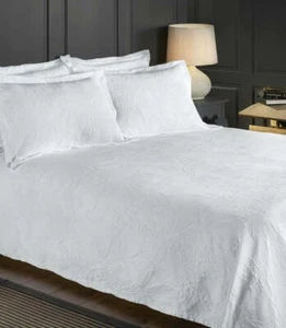 Embossed Floral Pique Design Bedspread in White 250cm x 270cm 100% Cotton - Picture 1 of 1
