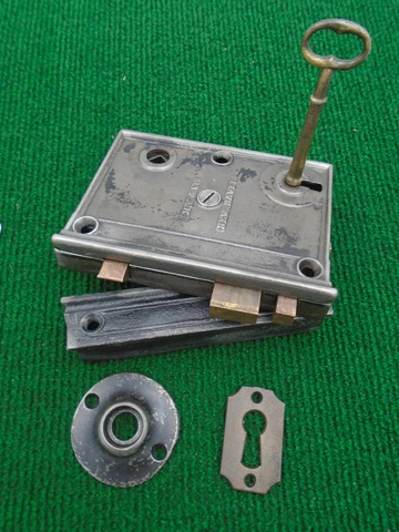 D & M NEW HAVEN RIM LOCK SET w/KEEPER & KEY - CIRCA 1860's, WORKS GREAT (18719) Cover