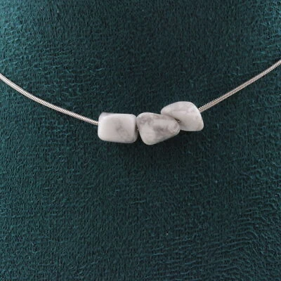 Steine Und Minéraux. Halskette 3 Perlen Howlith Der Usa. Kette Stahl Spiegel - Bild 1 von 4