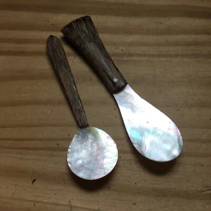 2 Vintage Perlmutt Löffel Spatel mit Kokosholzgriff für Marmelade / Creme - Bild 1 von 3