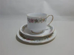 Paragon Belinda Trio Teetasse, Untertasse und Teller. Made in England. Erste Qualität - Bild 1 von 1