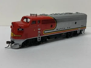 HO scale Bachman Santa Fe EMD F9 #307 Diesel Locomotive Tested And Works - Picture 1 of 15