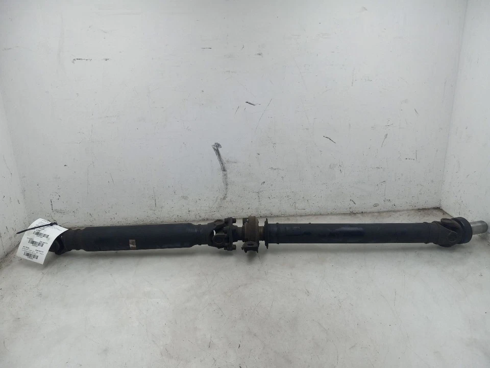 01-05 LEXUS IS300 3.0L RWD AT REAR DRIVE SHAFT  Foto 1 de 4