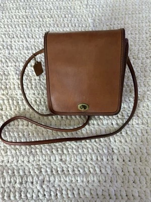 Vintage Coach Compact Pouch Crossbody Bag Purse Turn Lock Tan Leather 170-8220 - Image 1 of 4