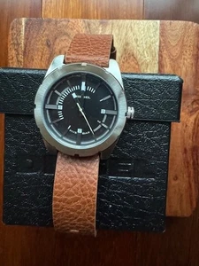 Nuevo Reloj Auténtico Diesel DZ1631 PLATA Tono Acero Inoxidable CUERO MARRÓN NUEVO CON CAJA - Imagen 1 de 2
